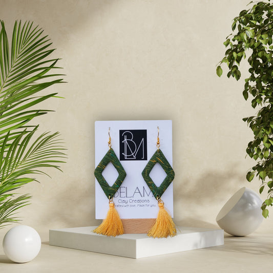 AMULET SUN – Μποέμ σκουλαρίκια με φούντα & πράσινο σχήμα