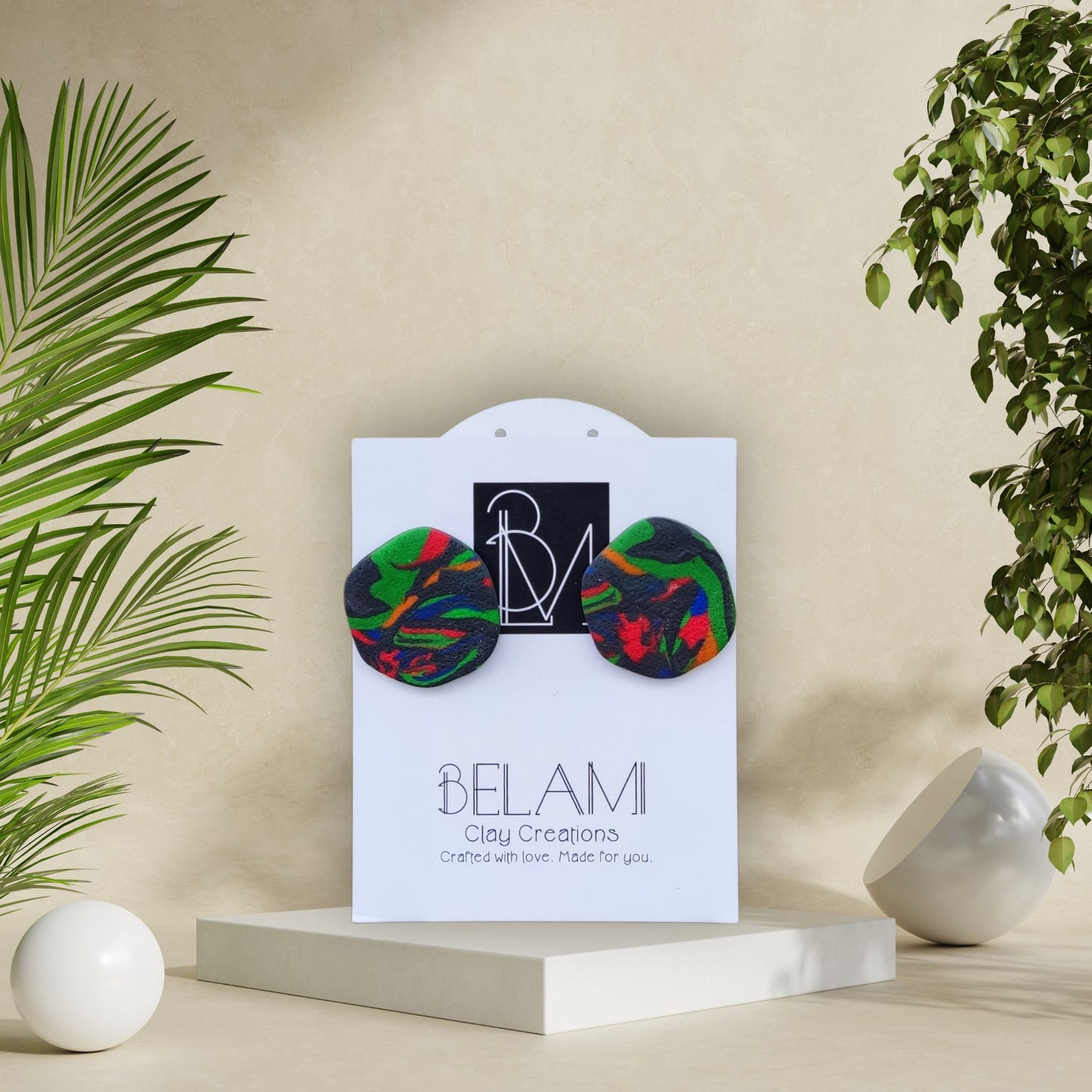 COSMIC RIOT – Σκουλαρίκια με Στροβιλισμένα Χρώματα σε Σκούρα Βάση